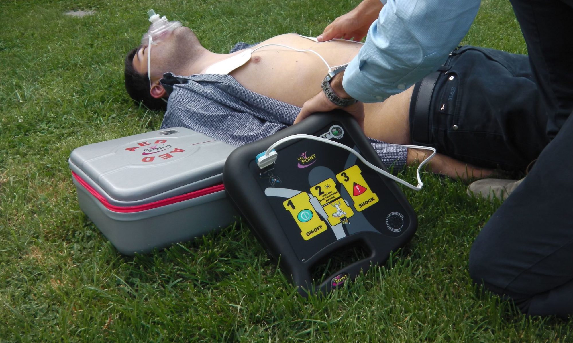 Importanta unui defibrilator in locuri publice si la serviciu